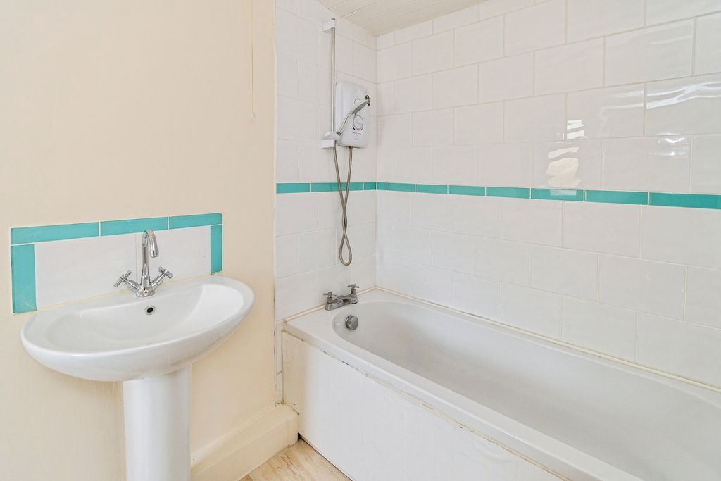 Additional image 10 of 2 bed flat for saleHigh Street, Lyndhurst, Hampshire SO43