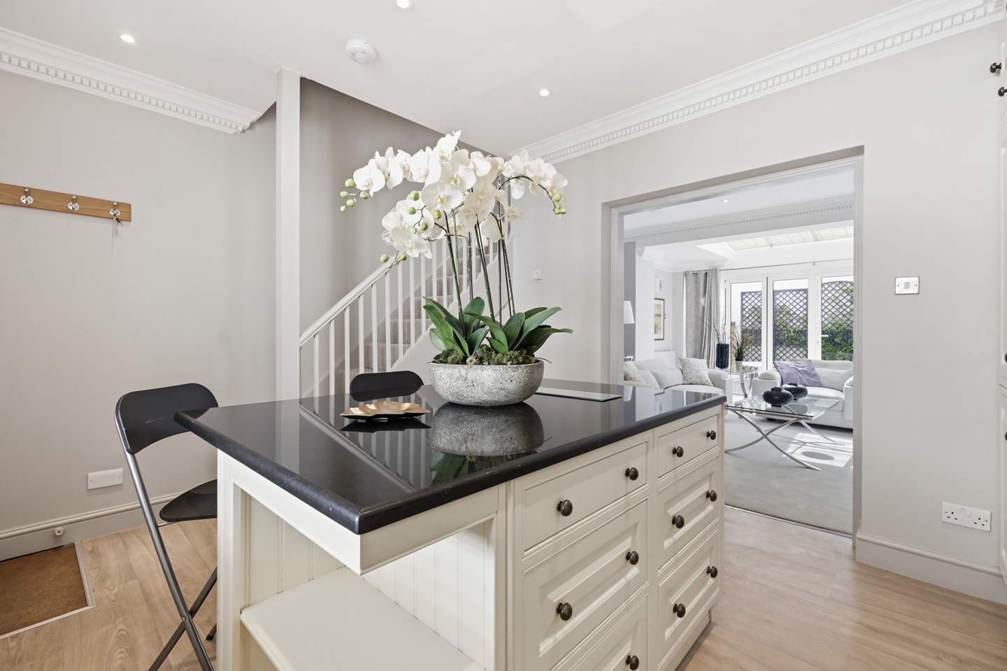 2 Bed Terraced House, Ann's Close, SW1X, N1 7GU photo 4