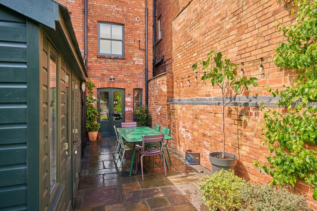 Additional image 22 of 4 bed town house for saleWellington Road, Newark NG24