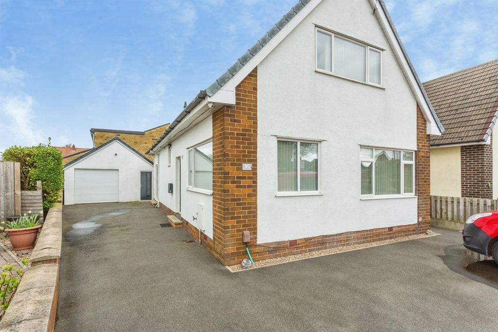4 bed detached house for saleWestcroft Drive, Ossett WF5