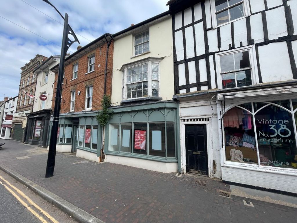 3 bed flat for sale40A High Street, Newport Pagnell, Buckinghamshire MK16