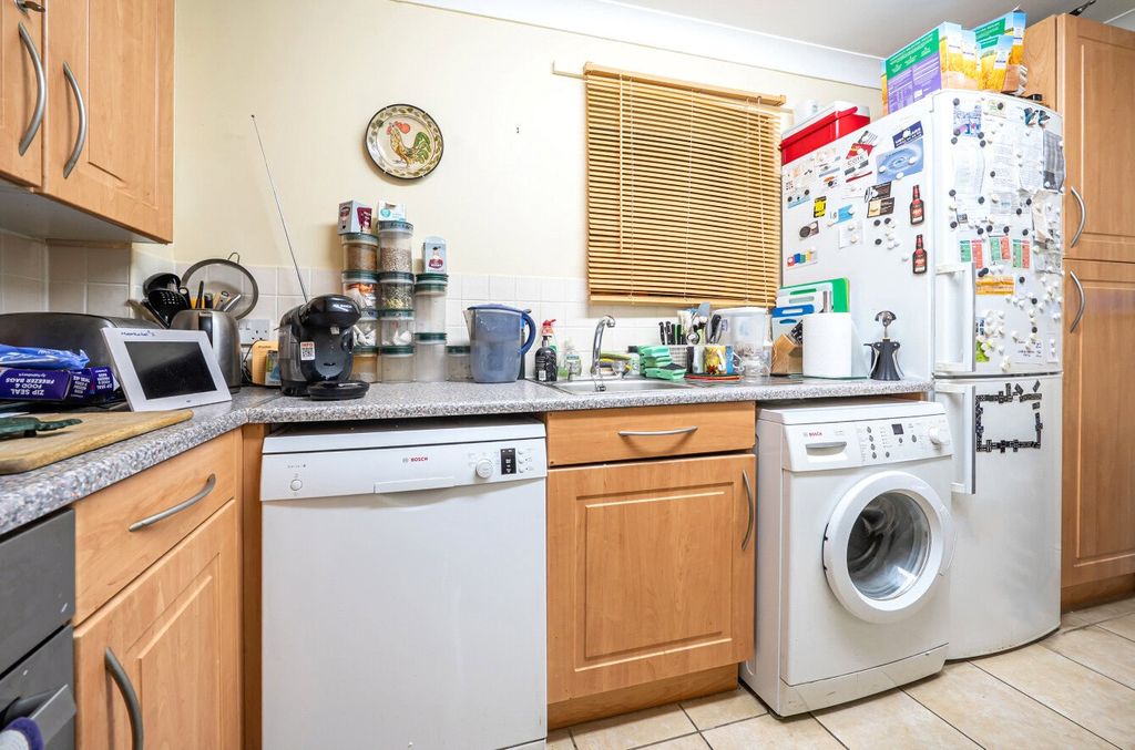 Additional image 10 of 2 bed flat for saleThurlow Grange, Newbury, Berkshire RG14