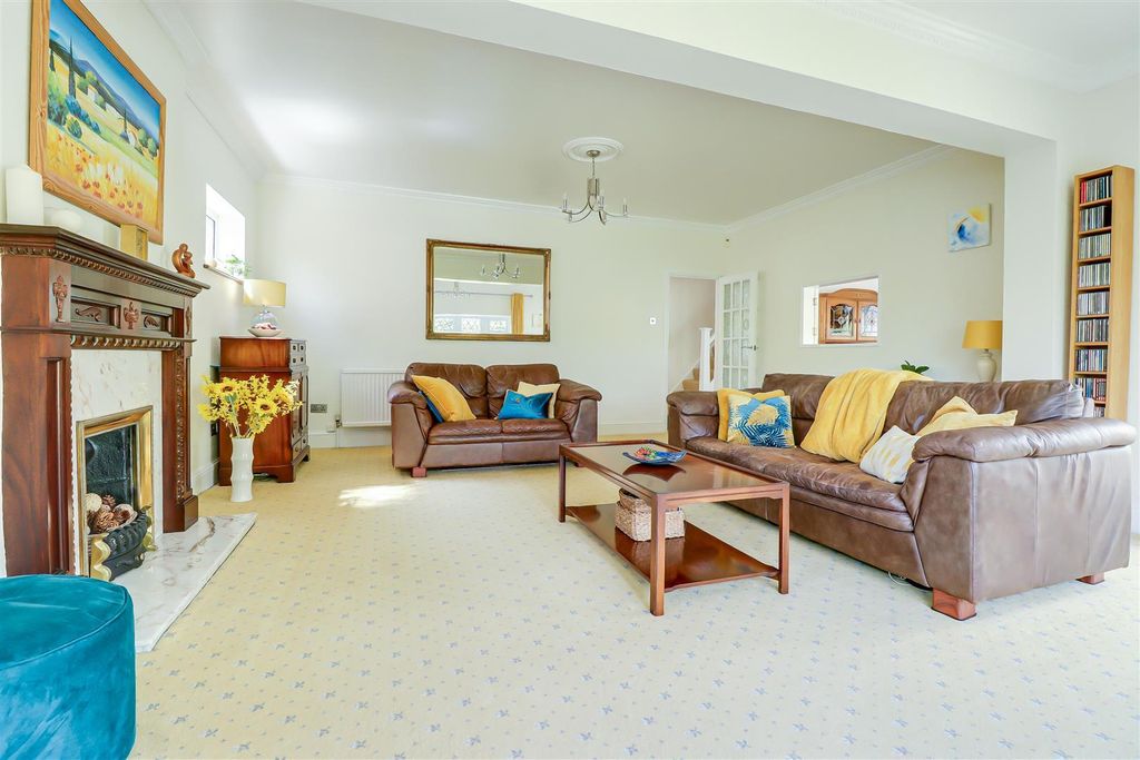 Additional image 7 of 5 bed detached house for saleWoodside, Leigh-On-Sea SS9
