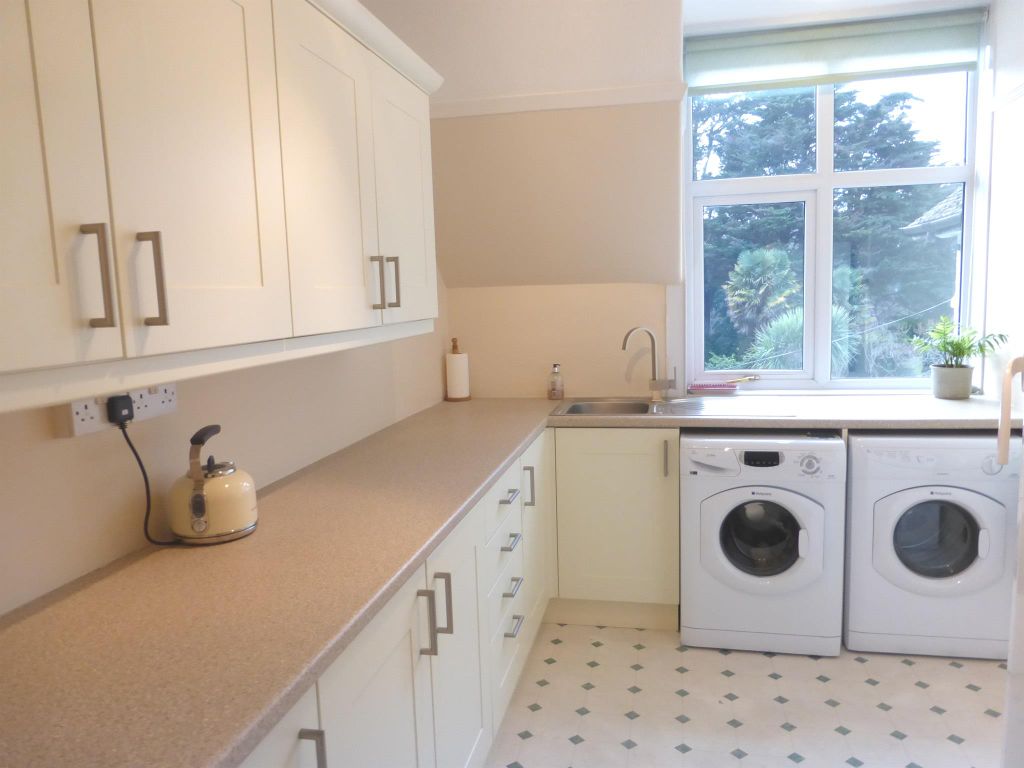3 bed flat for saleEsplanade, Minehead TA24 photo 5