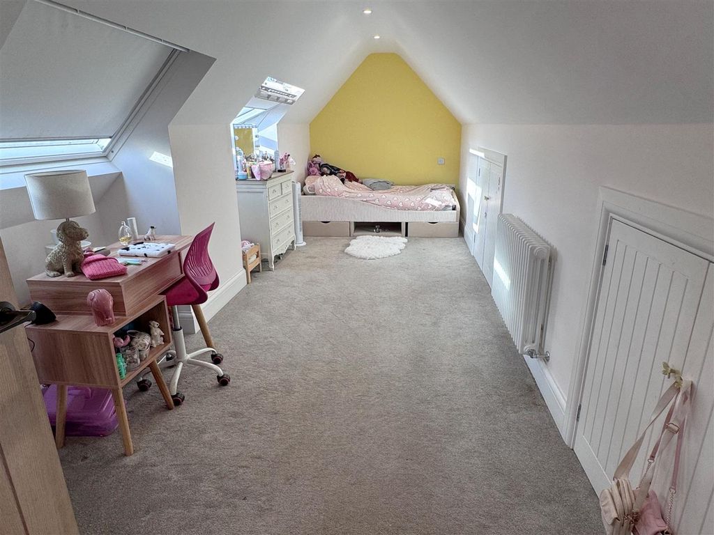 Additional image 21 of 6 bed detached house for saleBuckingham Road, Newbury RG14