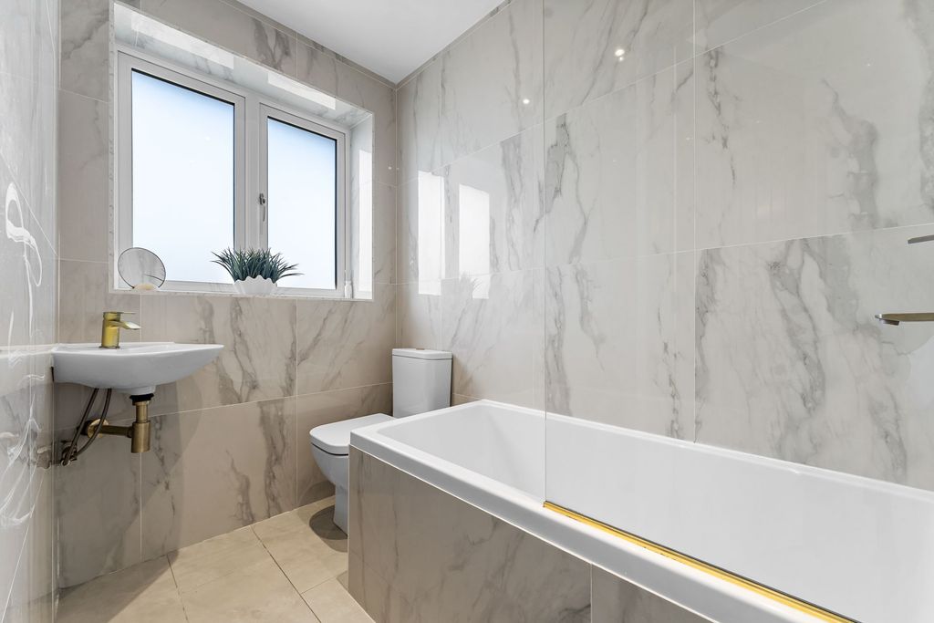 Additional image 27 of 4 bed property for saleChiltern Avenue, Macclesfield SK11