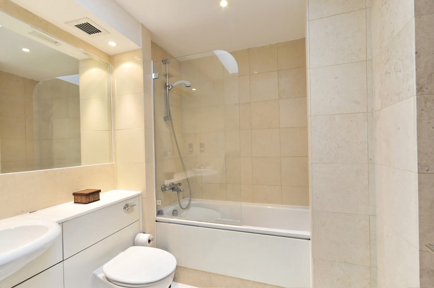 2 Bed Penthouse, Belvedere Road, SE1, N1 7GU photo 2