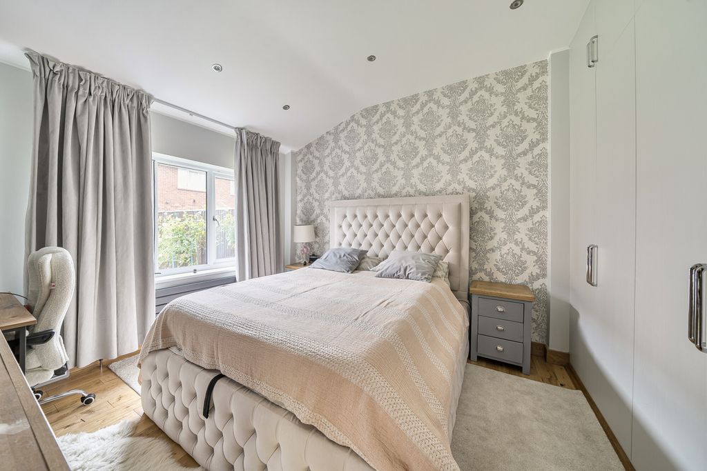 Additional image 7 of 6 bed end terrace house for saleRushdene Crescent, Northolt UB5