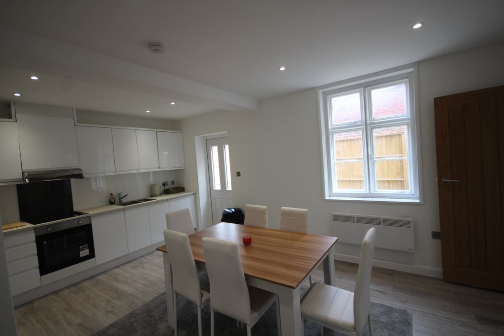 Additional image 4 of 2 bed flat for saleFlat 8, The Old Victorian School, 22 Albert Street, Newark NG24