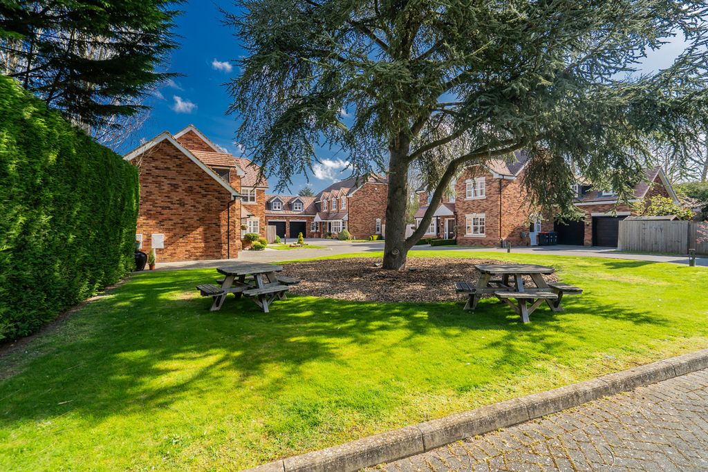 4 bed detached house for saleCedar Court, Newport Pagnell, Milton Keynes MK14