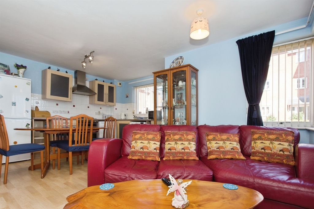 Additional image 3 of 2 bed flat for saleSkeaping Close, Newmarket CB8