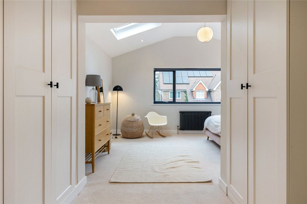 Additional image 16 of 5 bed detached house for saleHeather Gardens, Newbury, Berkshire RG14