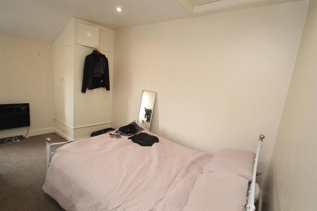 Additional image 7 of 4 bed flat for saleLower Stone Street, Maidstone ME15