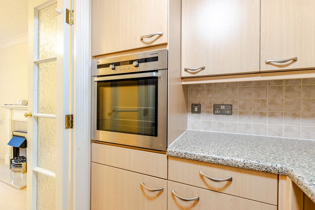 Additional image 6 of 1 bed flat for saleRosewood Court, Park Avenue, Roundhay, Leeds LS8