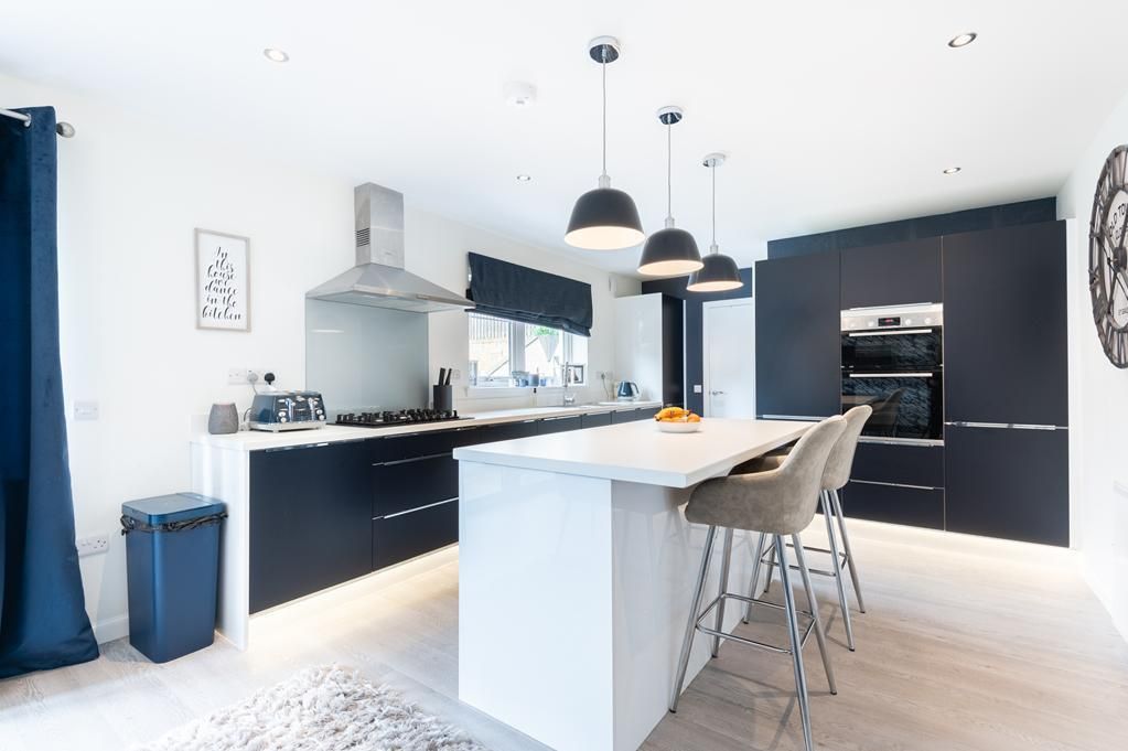 5 bed detached house for saleLaw View, Leven KY8 photo 4