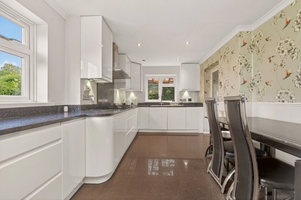 4 bed detached house for saleThe Fairway, Oadby, Leicester LE2 photo 4