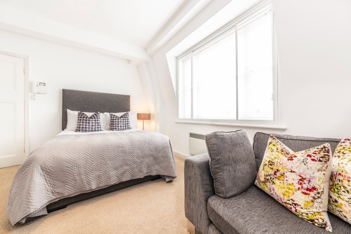 Studio Flat, Hill St, W1J, N1 7GU photo 3