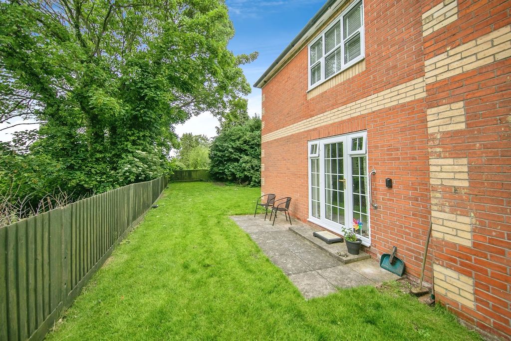 2 bed flat for saleMichaelstowe Drive, Harwich CO12 photo 2