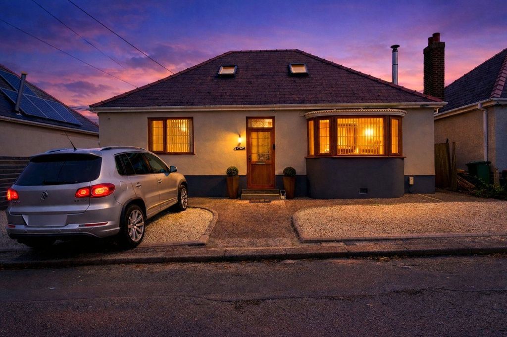4 bed bungalow for salePriory Lodge Drive, Milford Haven, Pembrokeshire SA73