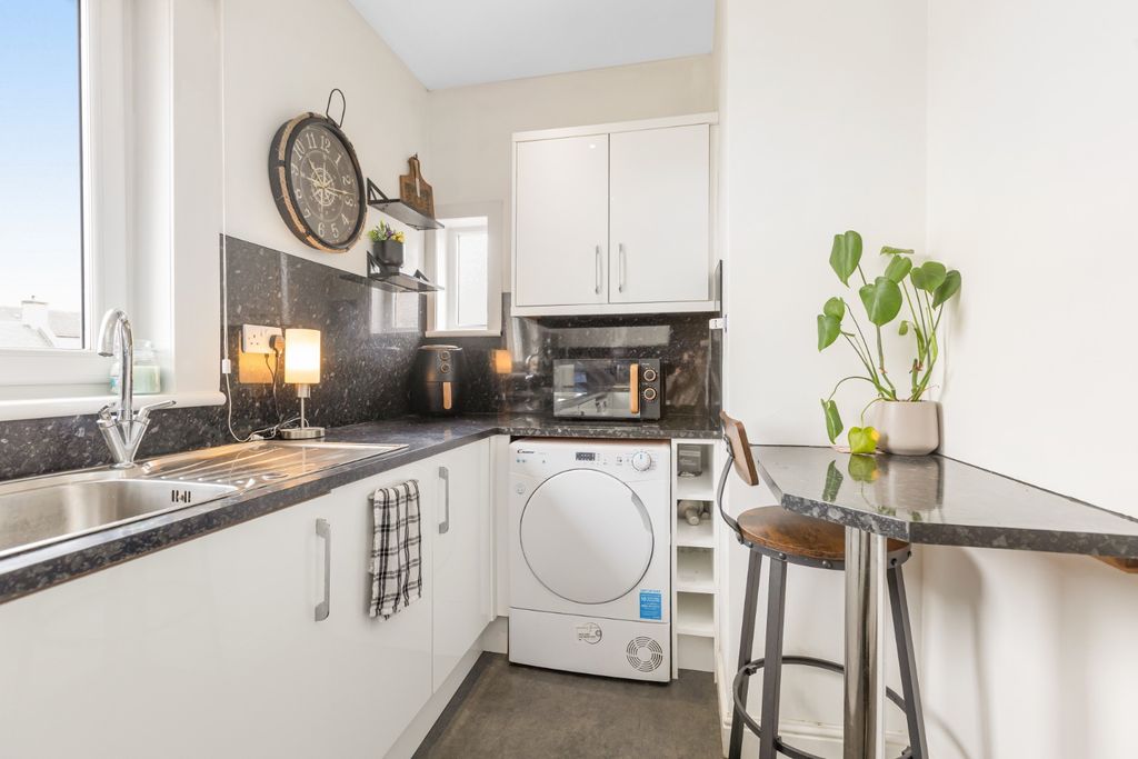 Additional image 6 of 2 bed flat for sale10 Lawrie Terrace, Loanhead EH20