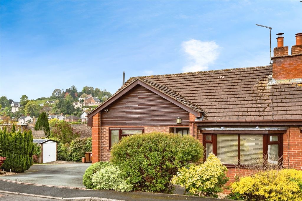 3 bed semi-detached house for salePenygarreg Close, Pant, Oswestry, Shropshire SY10