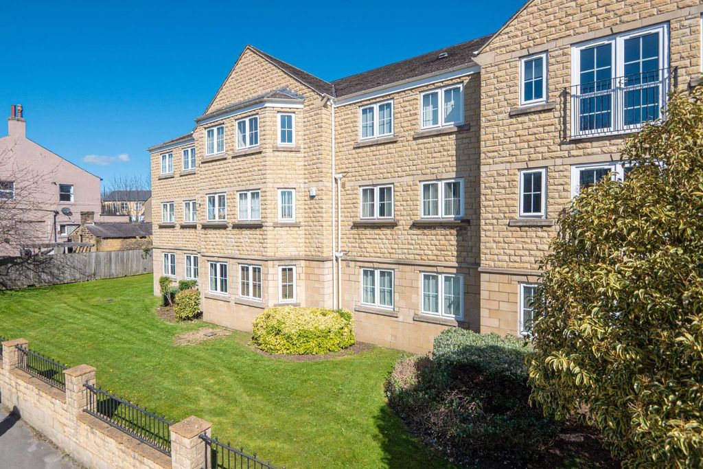 2 bed flat for saleBritannia Mews, Hough Side Road, Pudsey LS28
