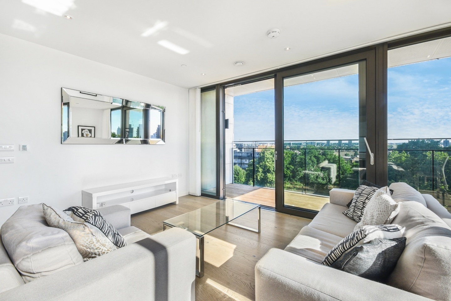 2 Bed Flat, St Gabriel Walk, SE1, N1 7GU