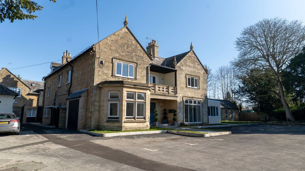 2 bed flat for saleHigh Street, Turvey, Bedford MK43