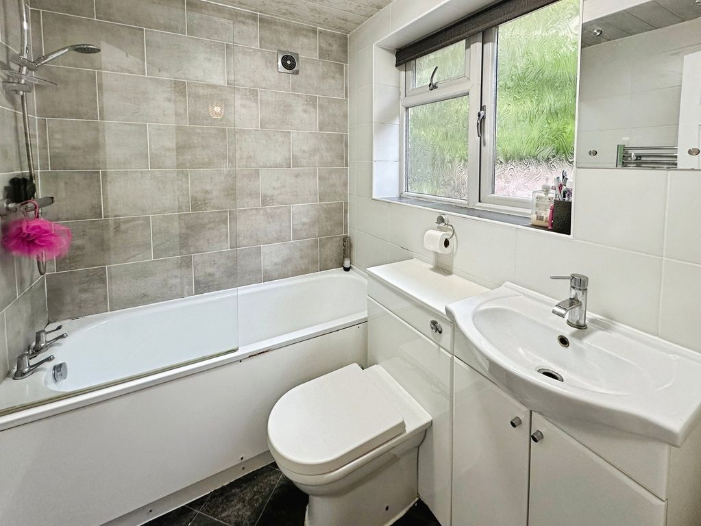 Additional image 8 of 4 bed semi-detached house for saleFaringdon Avenue, Lutterworth LE17