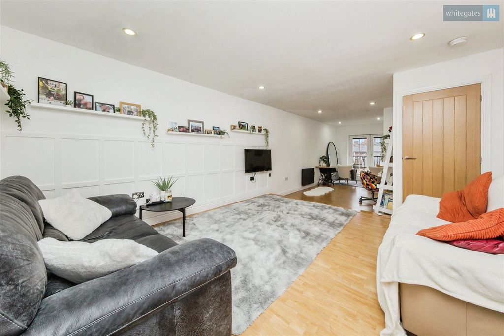 2 bed flat for saleKensington Court, Nantwich, Cheshire CW5