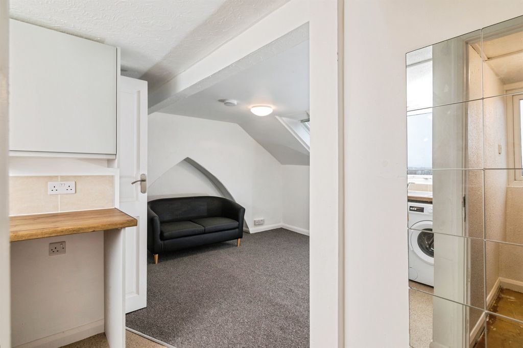 Studio for saleMilton Road East, Lowestoft NR32 photo 2
