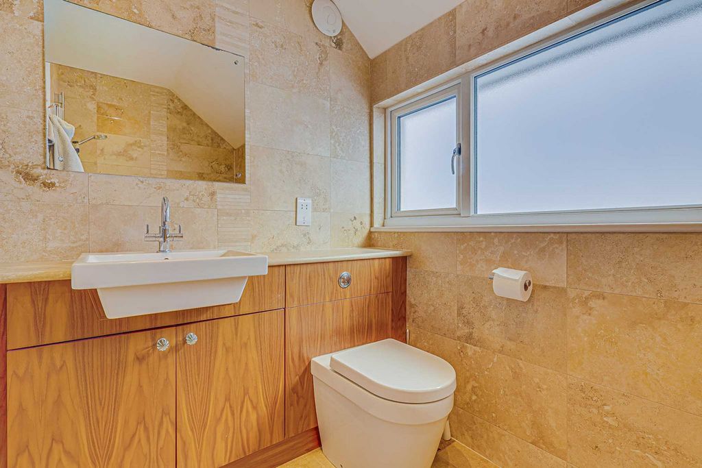 Additional image 21 of 3 bed detached house for saleFernleigh Drive, Leigh-On-Sea SS9