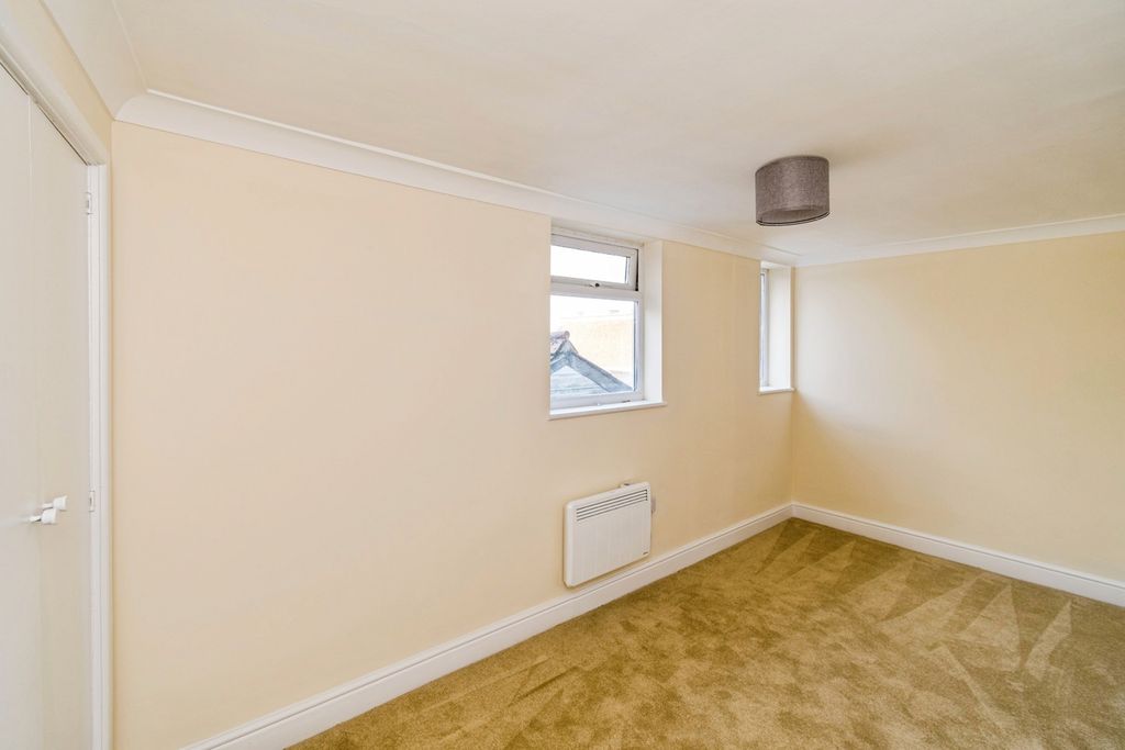 Additional image 12 of 2 bed flat for saleHigh Street, Lyndhurst, Hampshire SO43