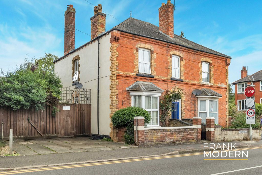 4 bed property for saleWest Road, Oakham LE15