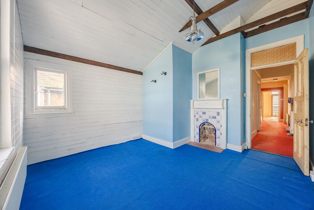 Additional image 14 of 3 bed flat for saleCliff Gardens, Leigh-On-Sea SS9