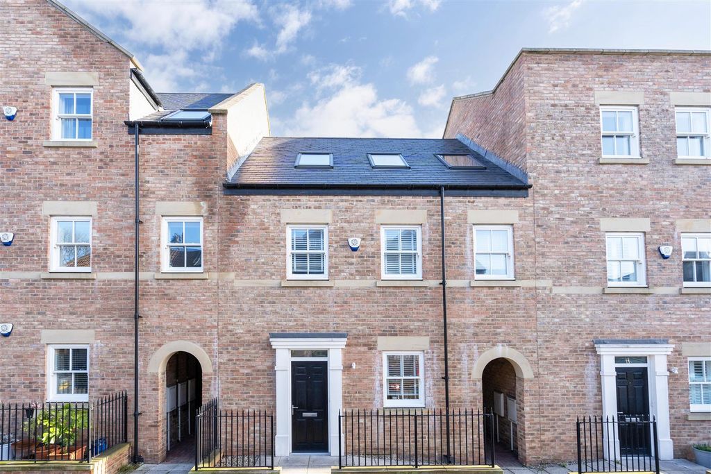 4 bed terraced house for saleNorthumberland Close, North Shields NE30