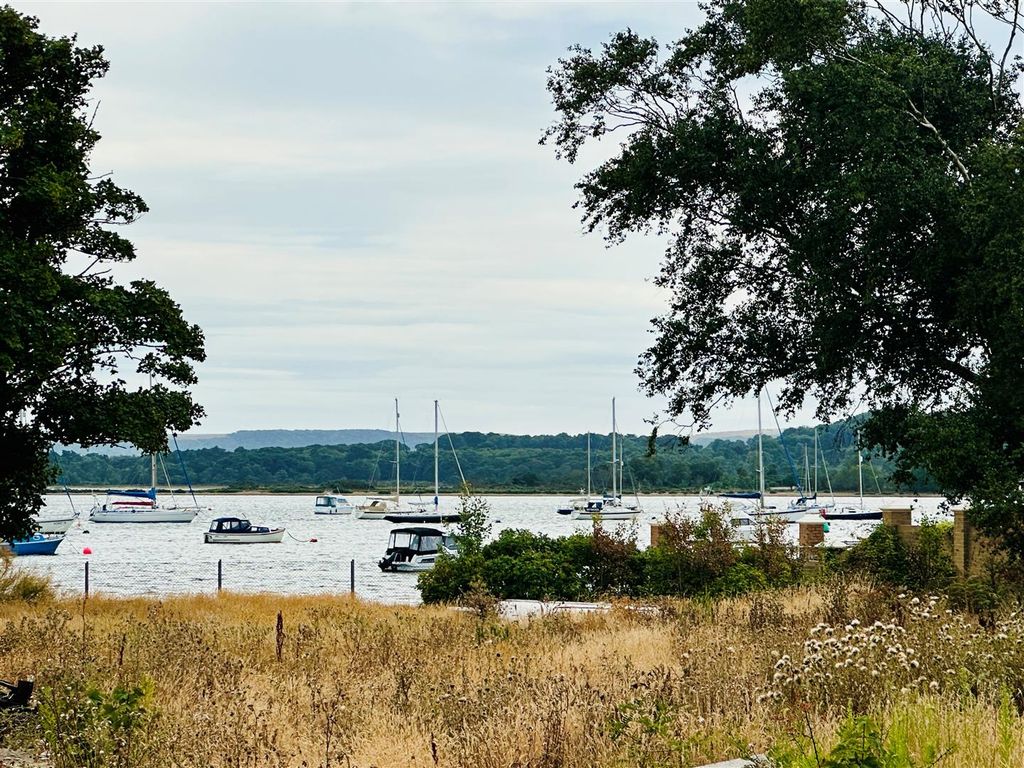 Additional image 8 of 5 bed property for saleBranksea Avenue, Poole BH15