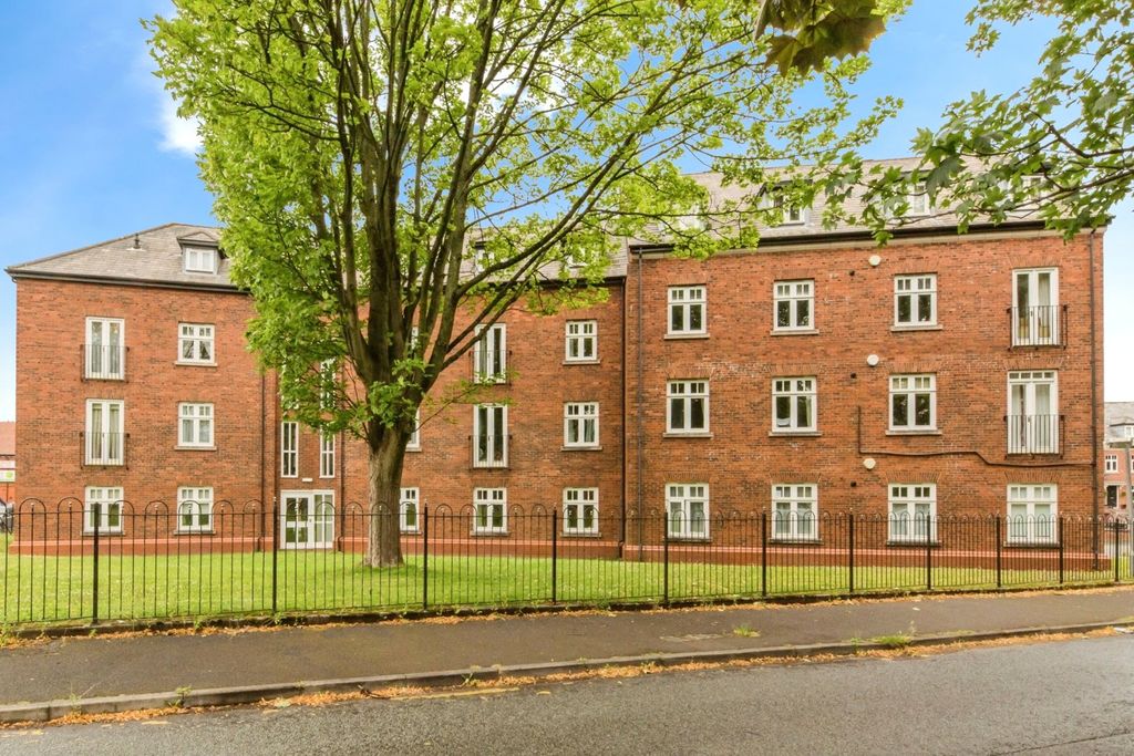 2 bed flat for saleEastgate, Macclesfield, Cheshire SK10