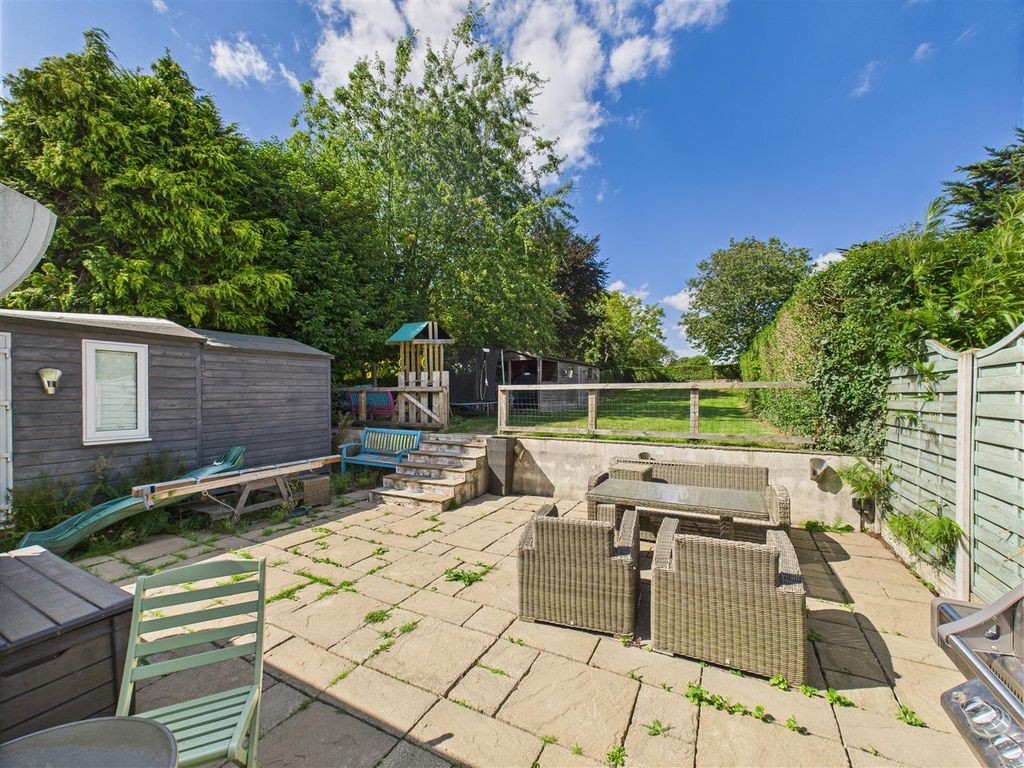 Additional image 15 of 4 bed semi-detached house for saleFerriby High Road, North Ferriby HU14