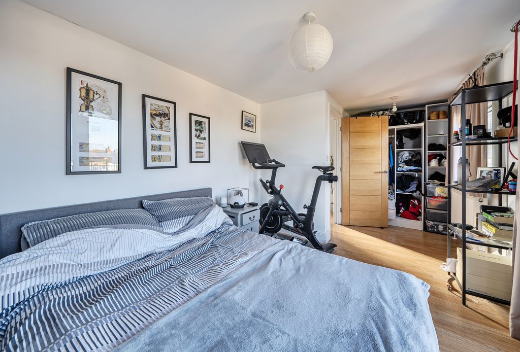 3 bed maisonette for saleGorringe Park Avenue, Mitcham CR4 photo 5