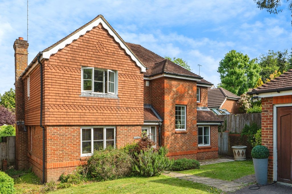 5 bed detached house for saleGreen Lane, Leatherhead, Surrey KT22