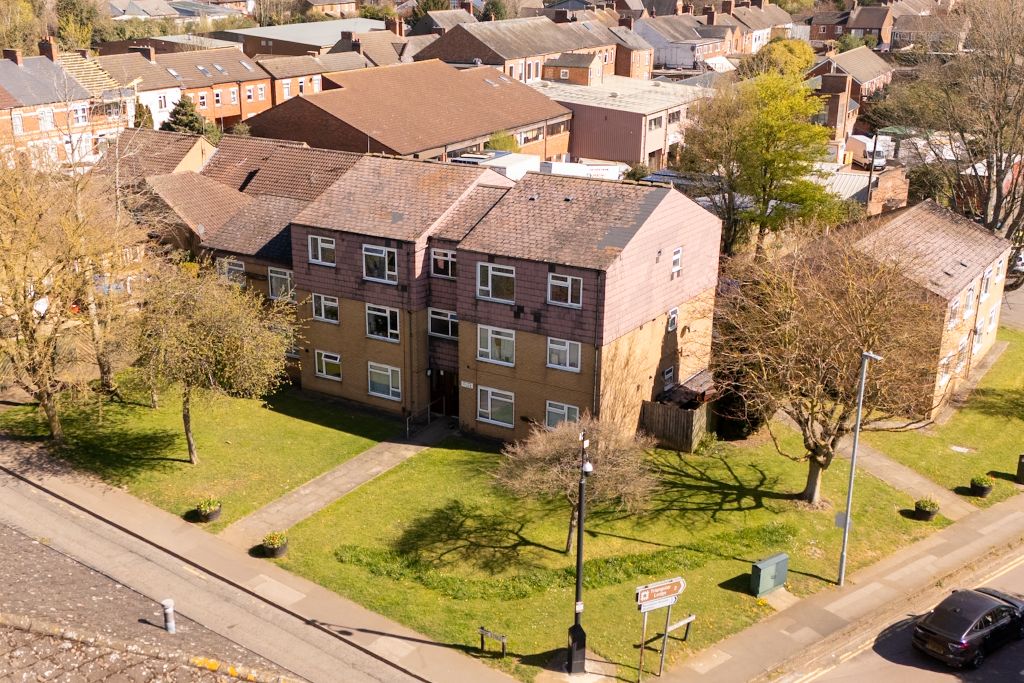 1 bed flat for saleHigh Street, Desborough, Kettering NN14