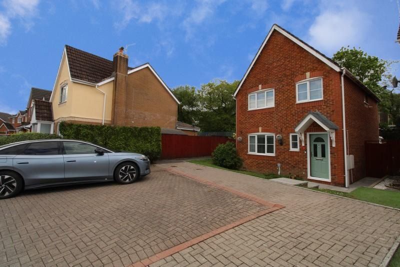 3 bed detached house for saleRhodfa'r Coed, Maesteg, Bridgend. CF34