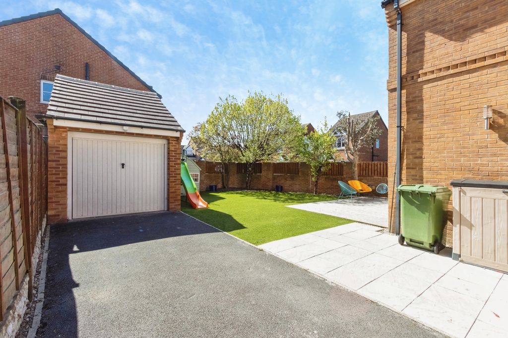 Additional image 18 of 5 bed detached house for saleGleneagles Drive, West Yorkshire WF6