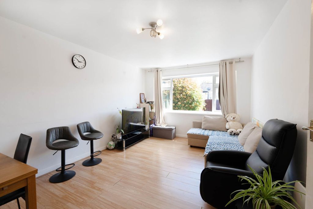 Additional image 2 of 2 bed maisonette for saleCharnwood Close, New Malden KT3