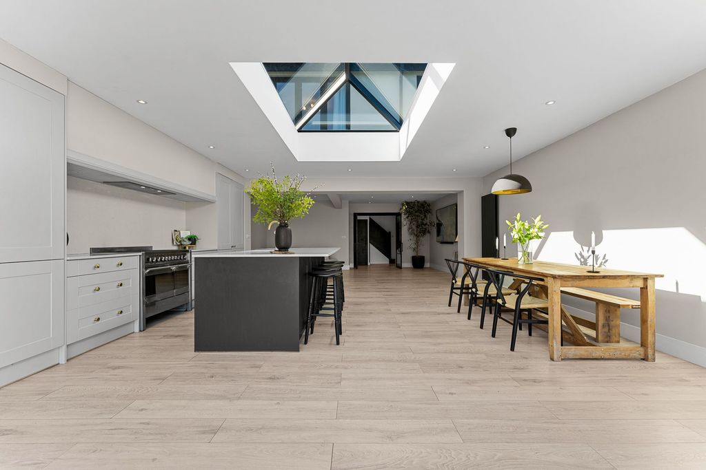 Additional image 5 of 4 bed property for saleChiltern Avenue, Macclesfield SK11