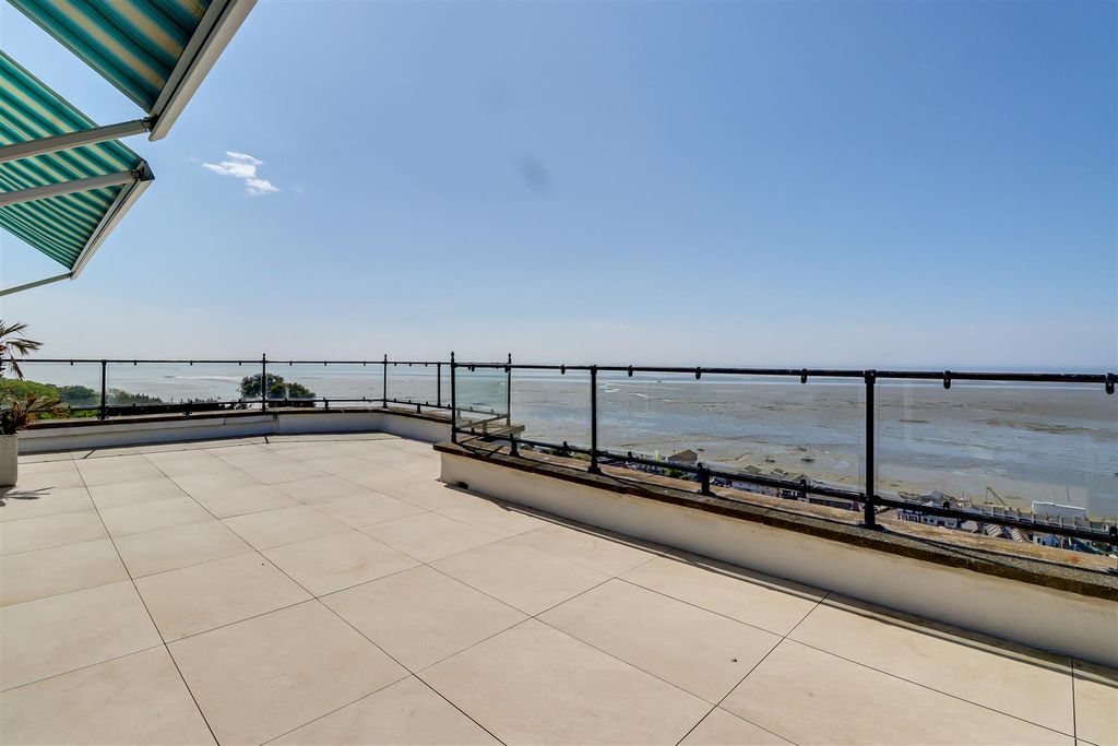 2 bed flat for saleBroadway West, Leigh-On-Sea SS9