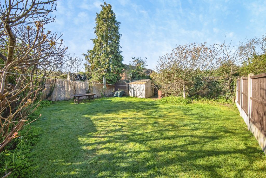 2 bed maisonette for saleCooks Hill, Boxted, Colchester CO4 photo 2