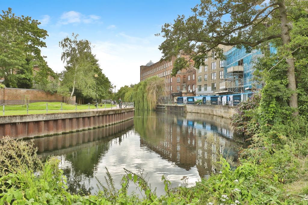 2 bed flat for salePrintworks Drive, Norwich NR3 photo 4