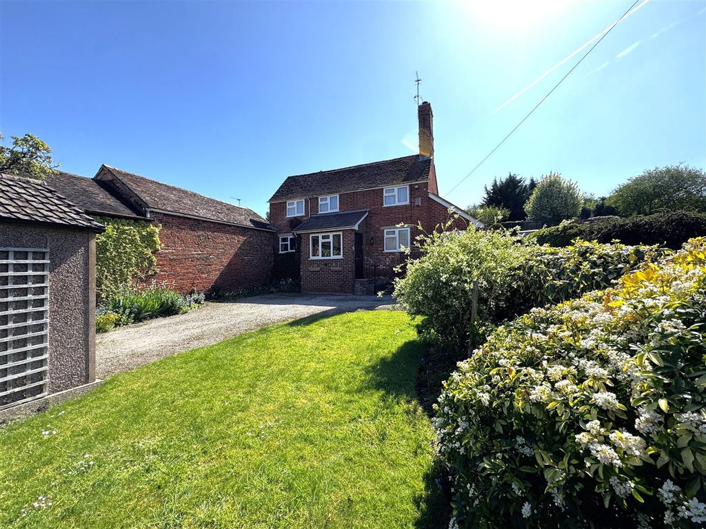 3 bed detached house for saleChurch Street, Newent GL18